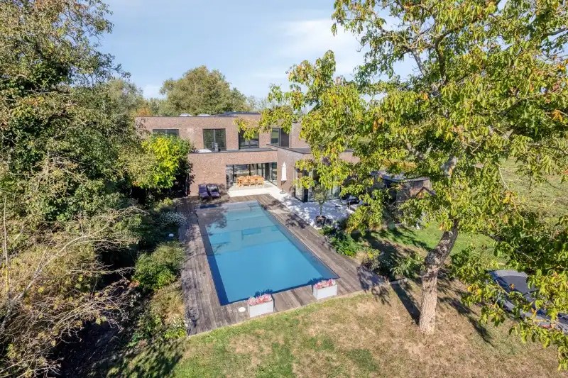 Totaalgerenoveerde villa met EPC A, 5 slaapkamers, zwembad en ruim 45 are grond foto 15