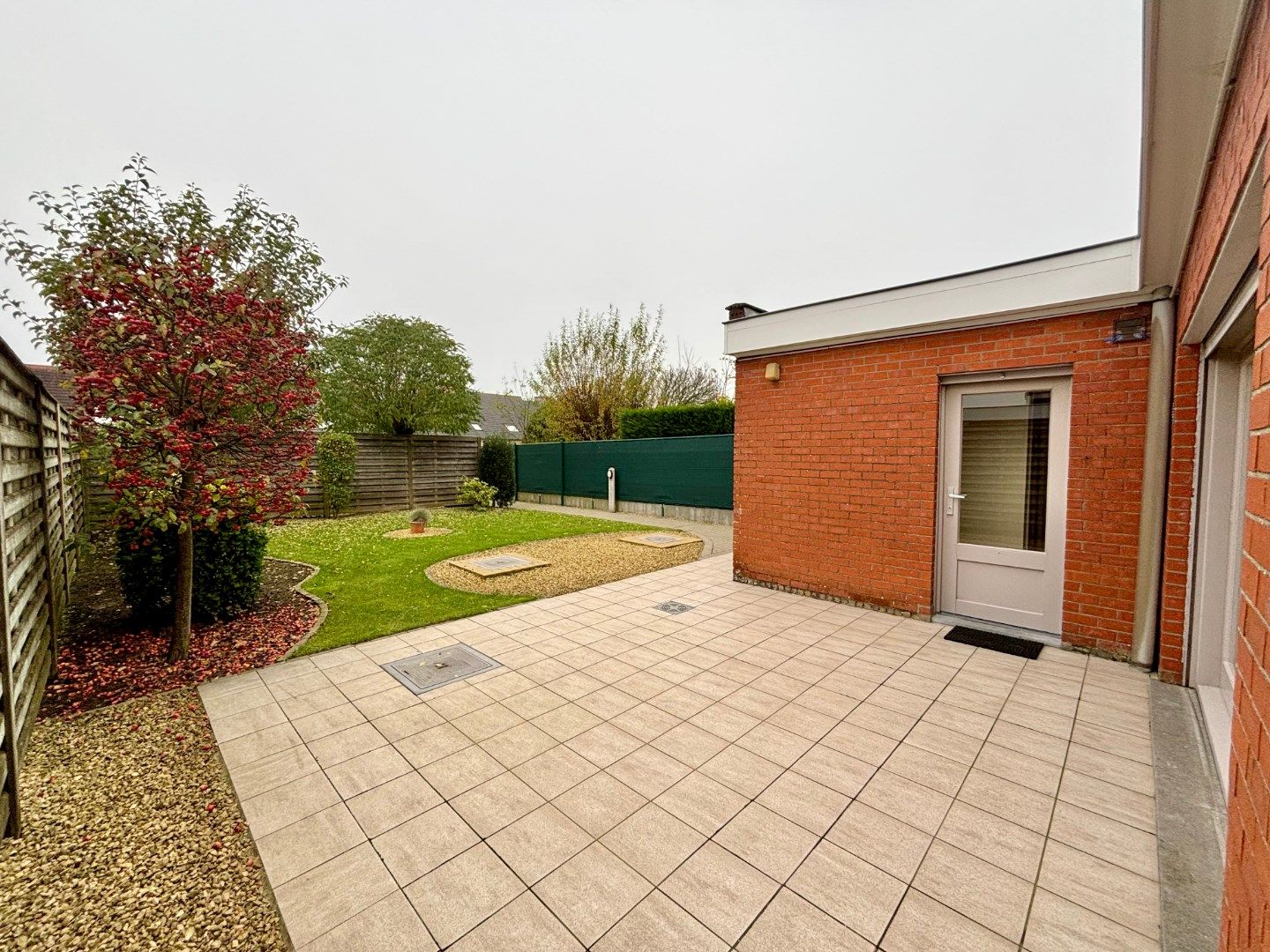 GOED ONDERHOUDEN WONING MET 5SLPKS, GROTE TUIN EN GARAGE foto 3