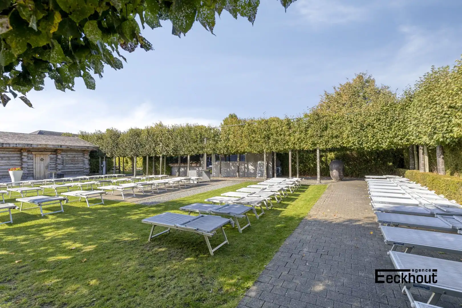 Handelscomplex op gunstige locatie foto 4