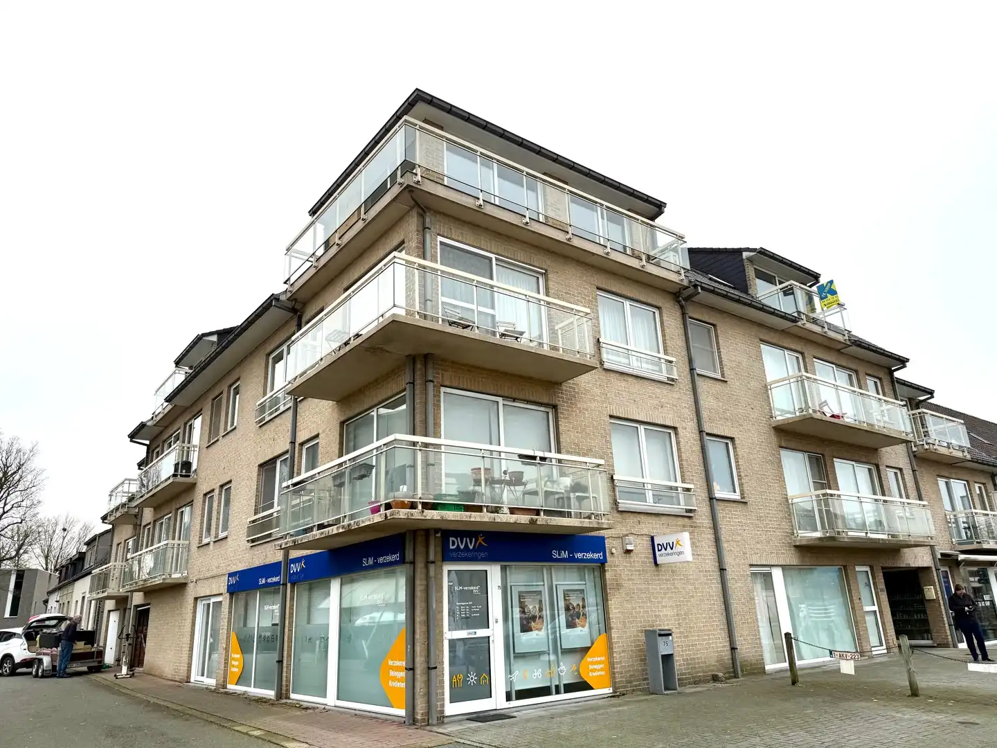 Dakappartement met 2 slaapkamers, 2 douchekamers en parkeerplaats foto 2