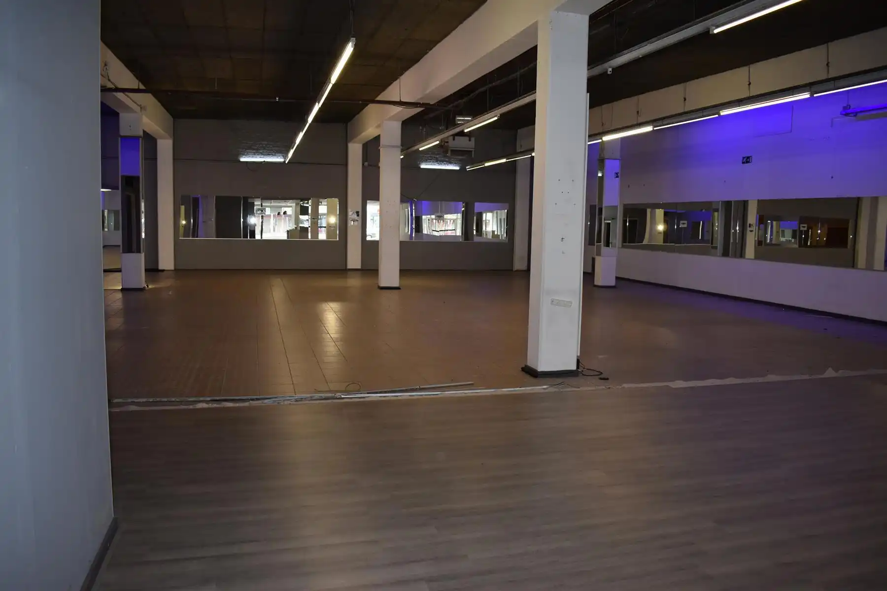 Top gelegen handelsruimte (650 m²) in het centrum van Genk foto 4
