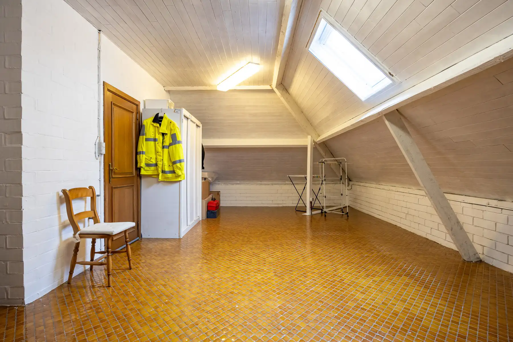 Verrassend ruime woning met 6 slaapkamers en 2 badkamers foto 24