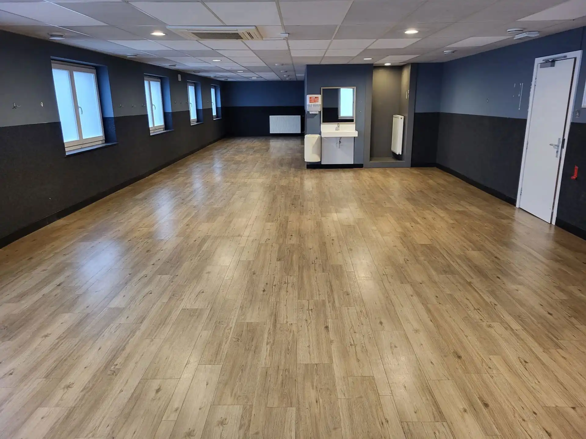 TE HUUR: Pand van 1386m² op de Pauwengraaf, Maasmechelen foto 8