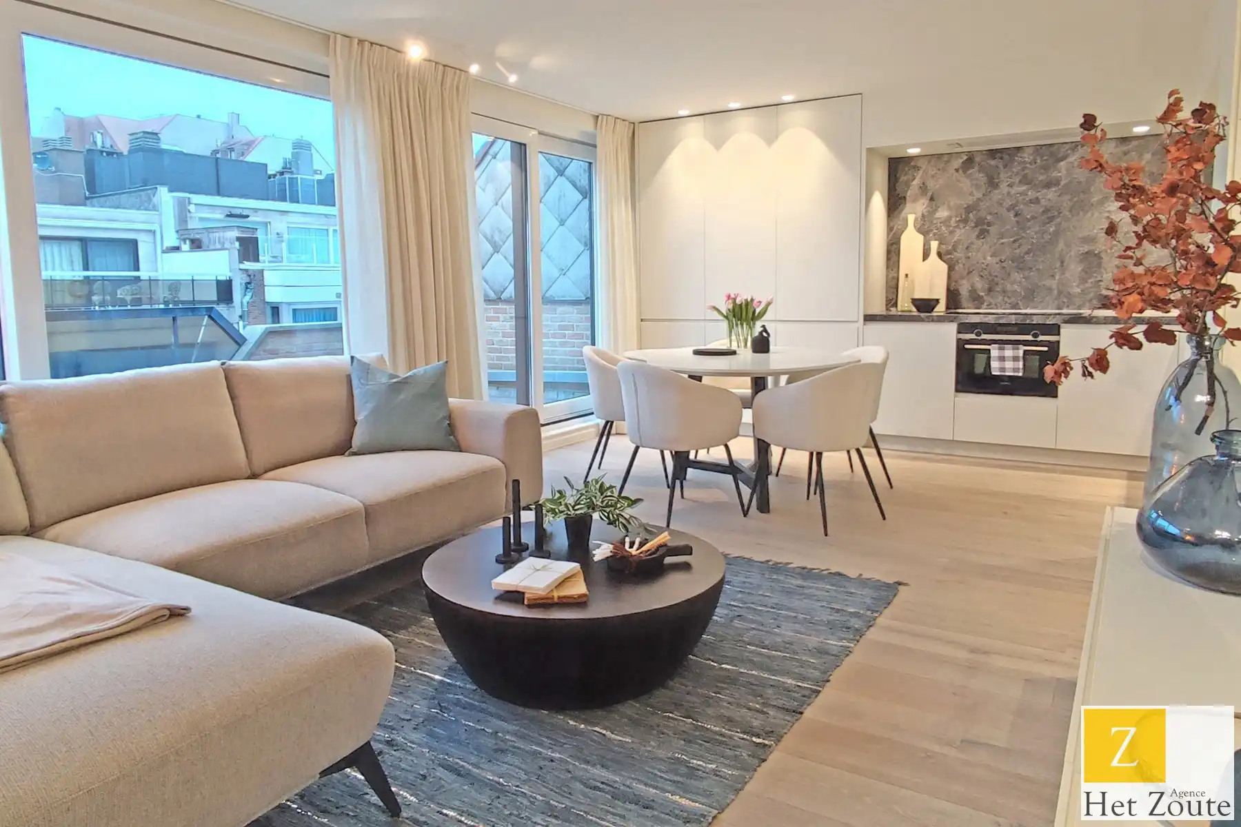 Gerenoveerde penthouse met zeezicht, zonneterrassen, Knokke foto {{pictureIndex}}