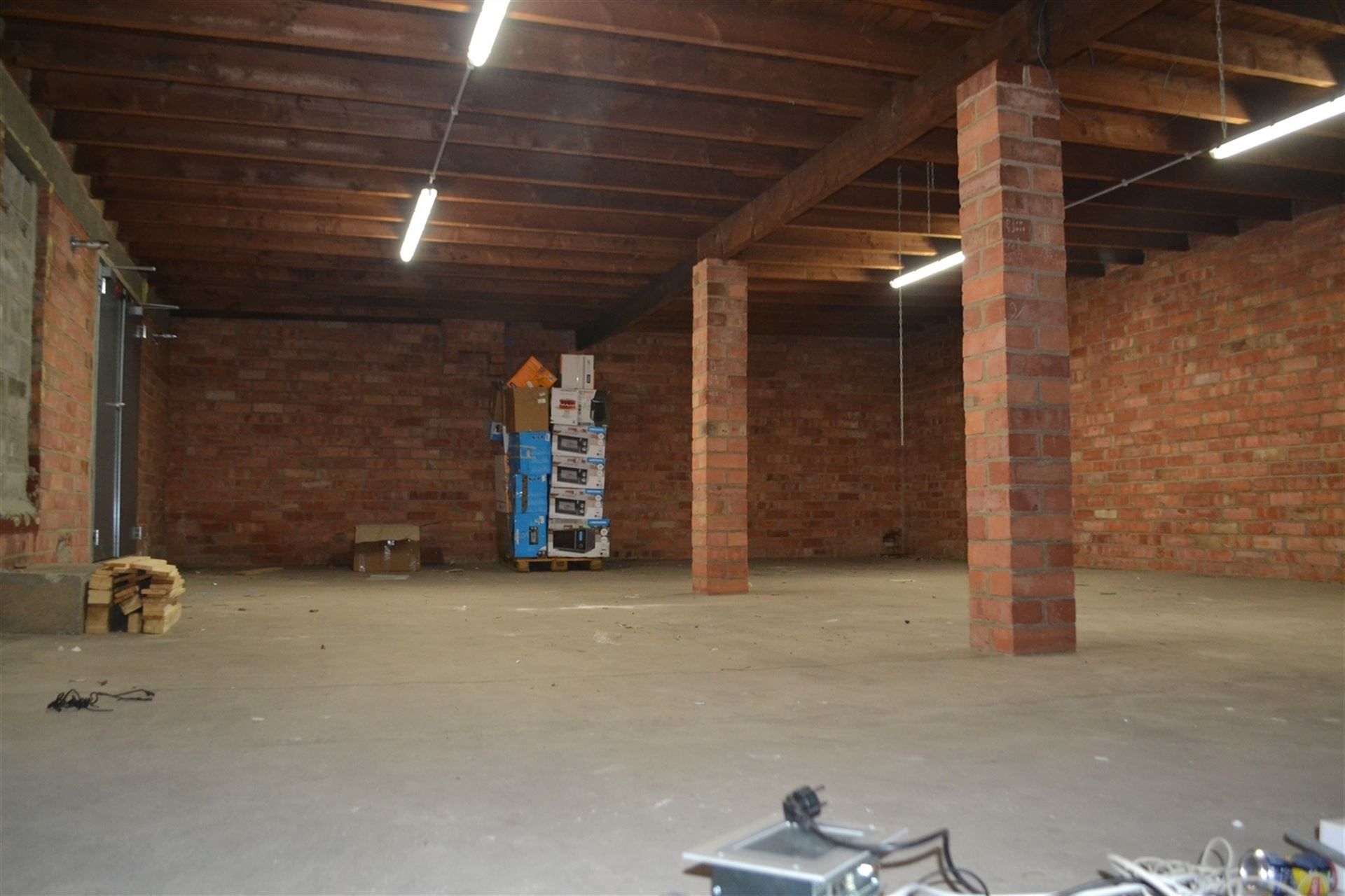 Afgesloten duplex stockage unit (+/- 128 m²). foto 6