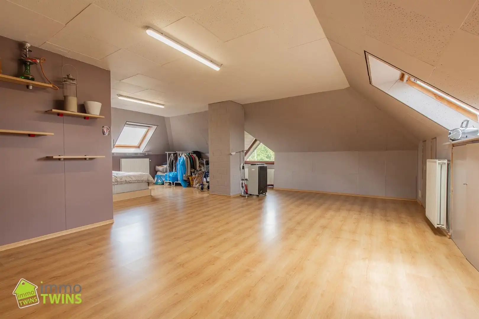 Ruime halfopen bebouwing met carport, grote zolder, zonnepanelen en thuisbatterij in Oudegem bij Dendermonde. foto 20