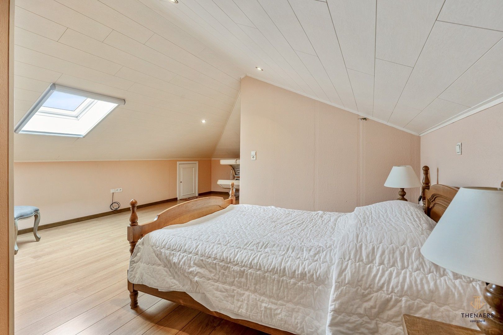 Mooi verzorgde landelijke woning met 3 slaapkamers. foto 25