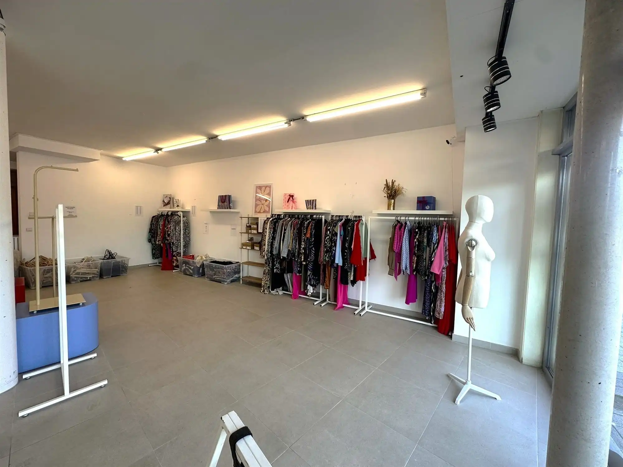 Ruim handelspand met garage op topligging! foto 9
