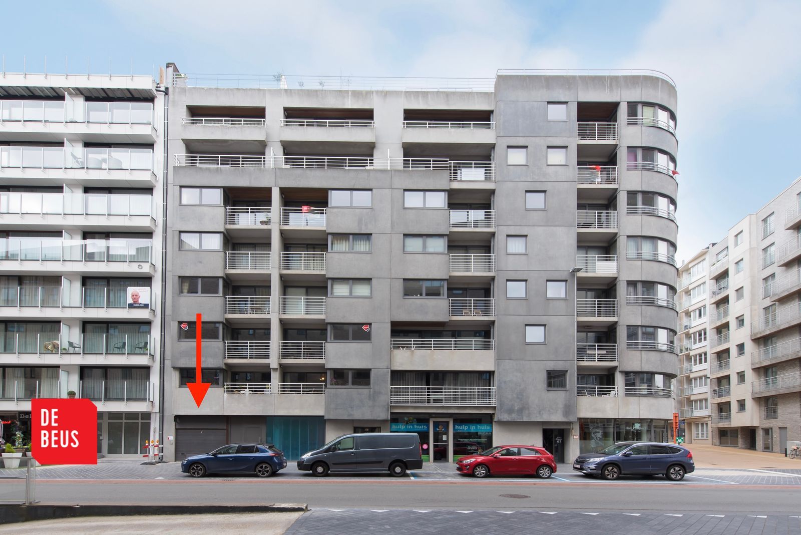 Ondergrondse staanplaats vlakbij de zeedijk, centrum Oostende foto {{pictureIndex}}