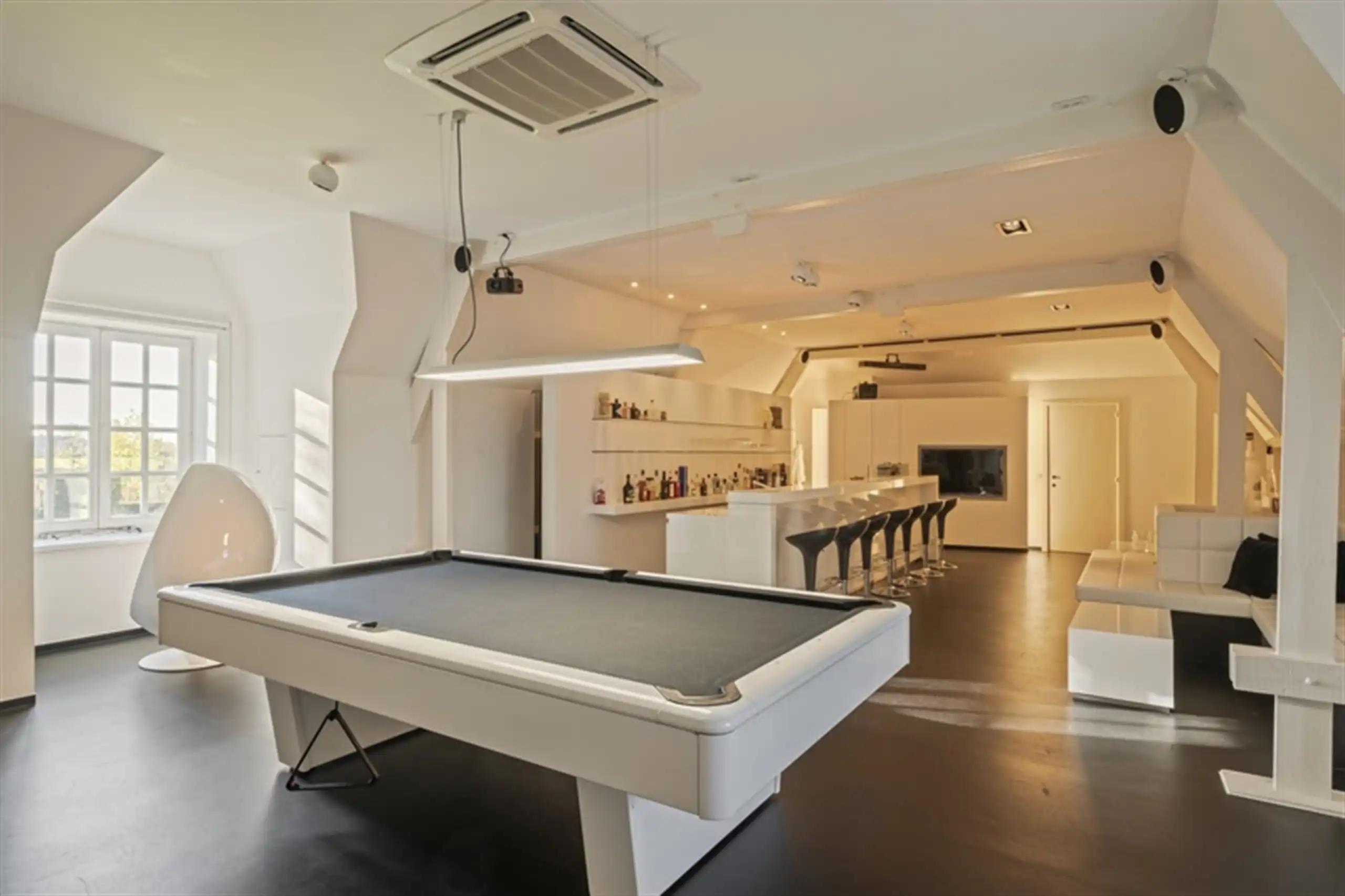 Waardevolle witte vastgoedparel  op 8.679 m² ! foto 24