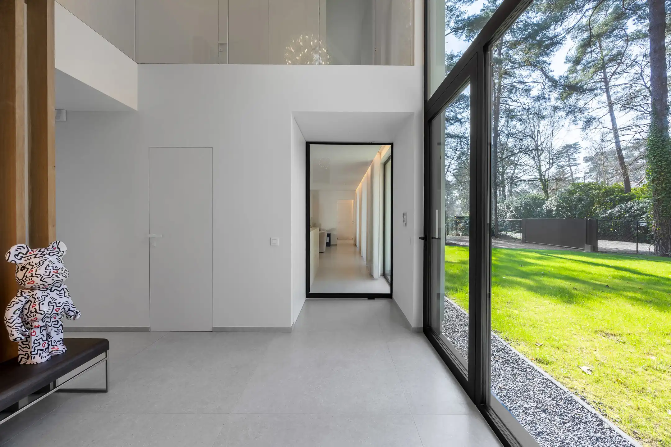 Exclusieve moderne villa met panoramisch zicht op groen foto 4