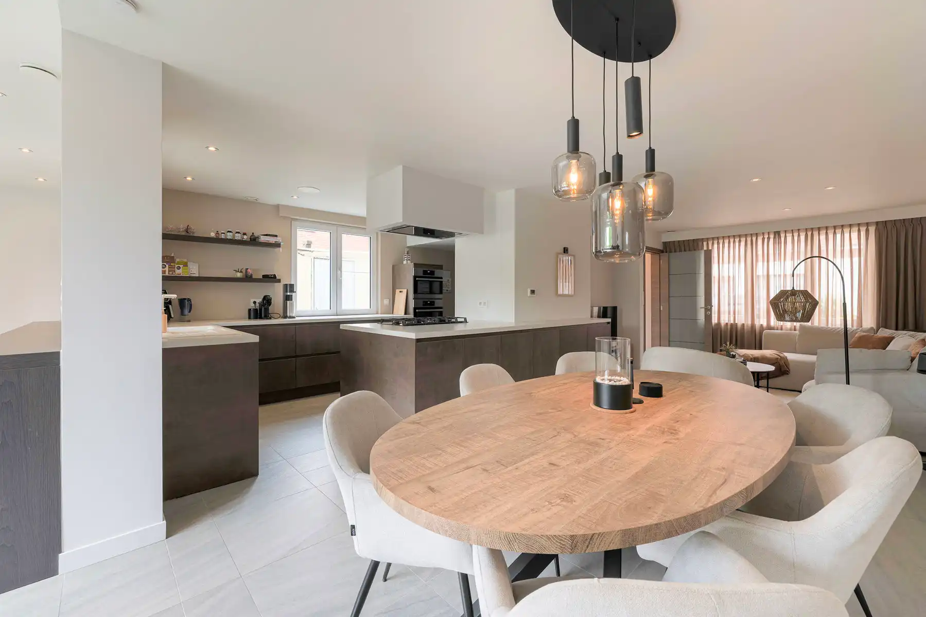 Gerenoveerde gezinswoning met 3/4 slaapkamers, garage en tuin foto 5