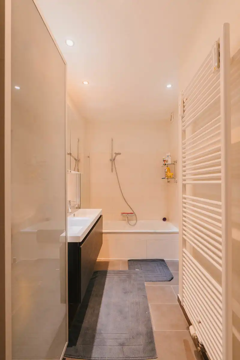 Instapklaar energiezuinig 2-slpk appartement met garagebox foto 21