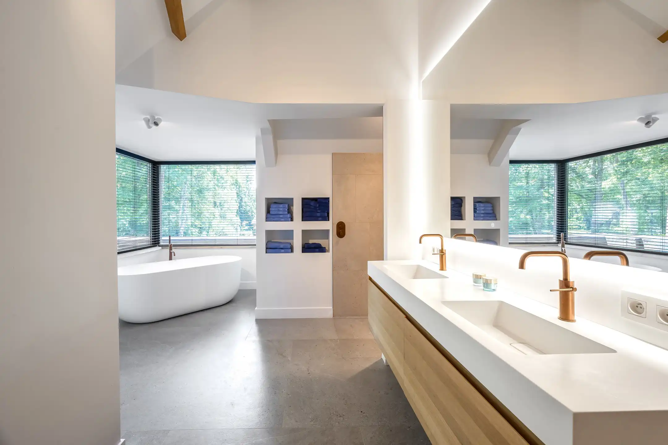 Luxe gerenoveerde villa (EPC A) op riant hoekperceel foto 36