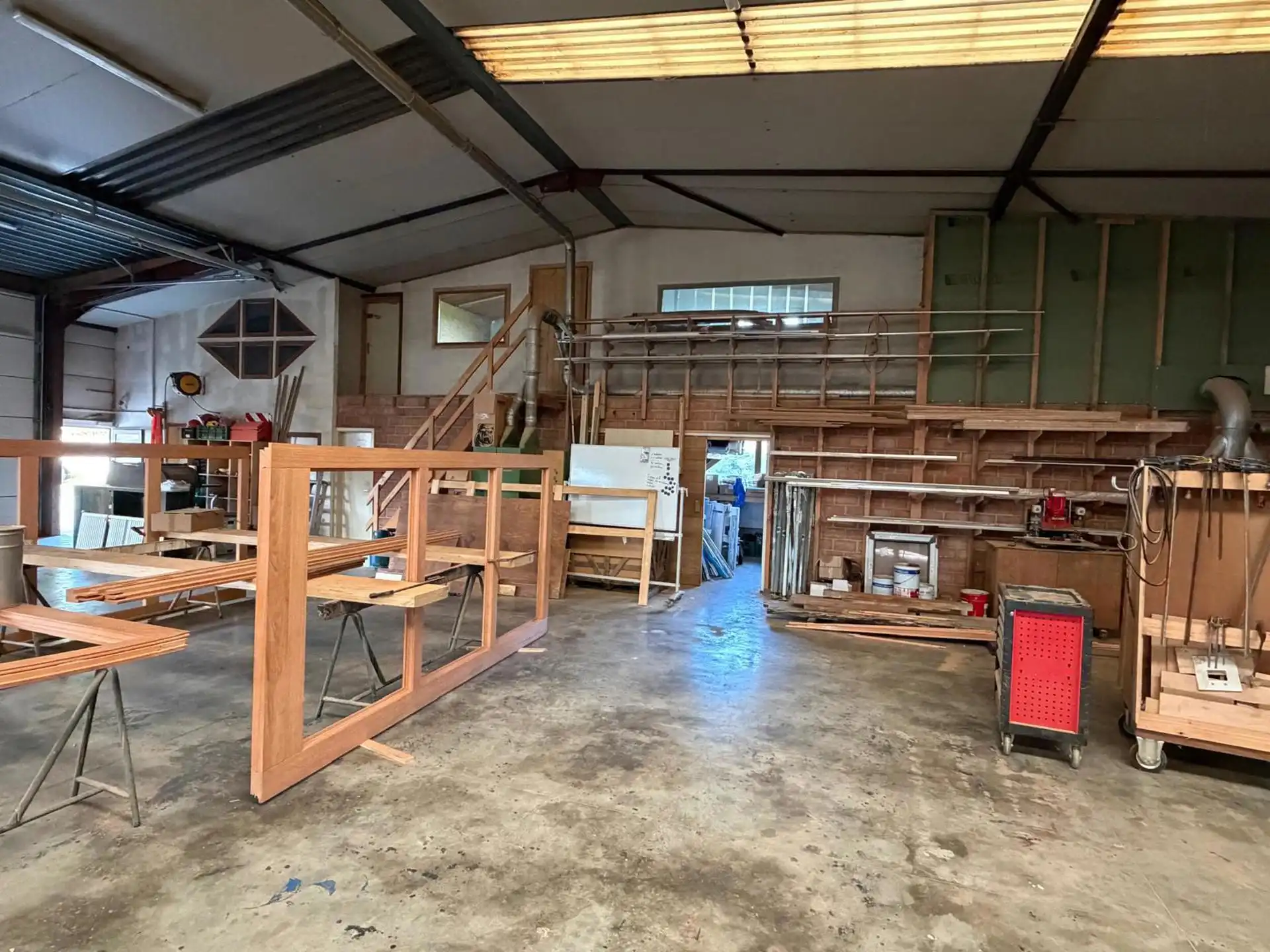 KMO-site te koop met loods, landbouwgrond en woongelegenheid. foto 3