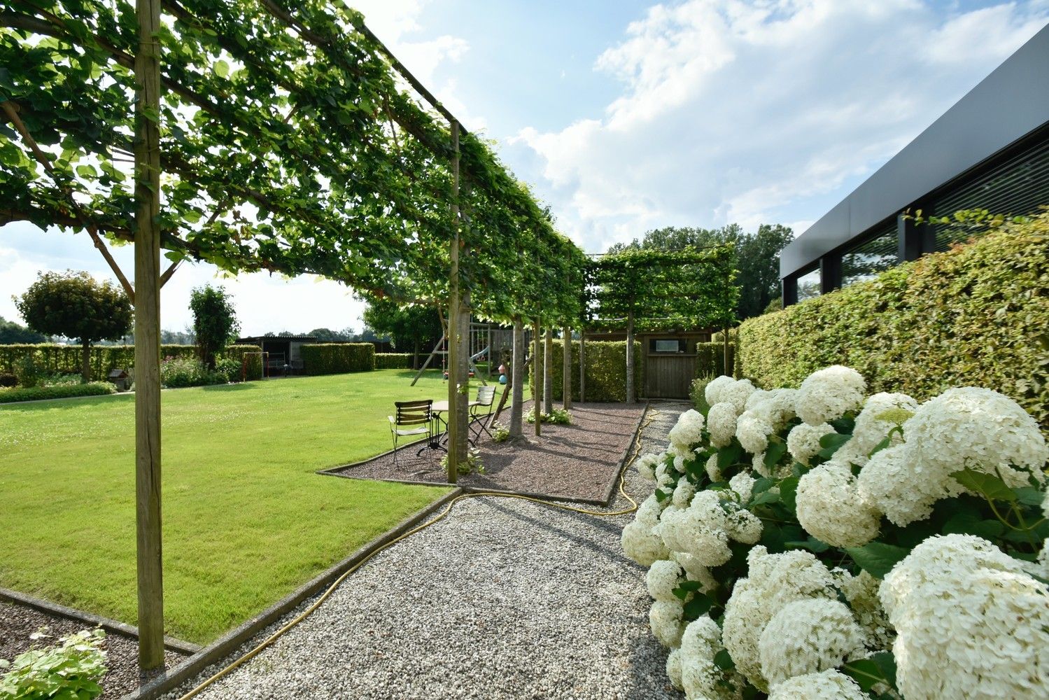 Hedendaagse riante energiezuinige villa met 2 badkamers, royale inpandige garage en zonovergoten tuin in een residentiële omgeving in het pittoreske Leut foto 39