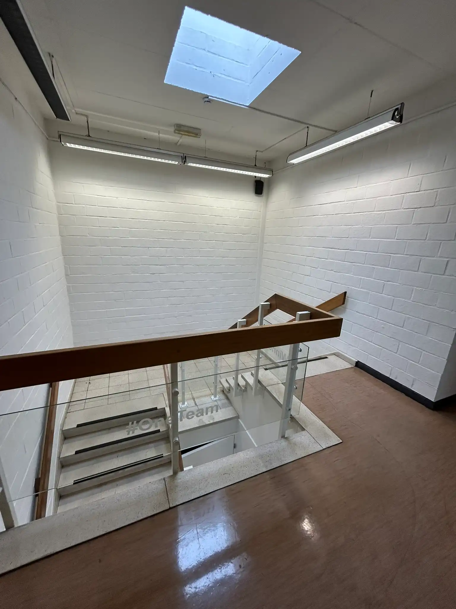 Uitstekend gelegen industrieel gebouw met kantoren op 272are foto 16