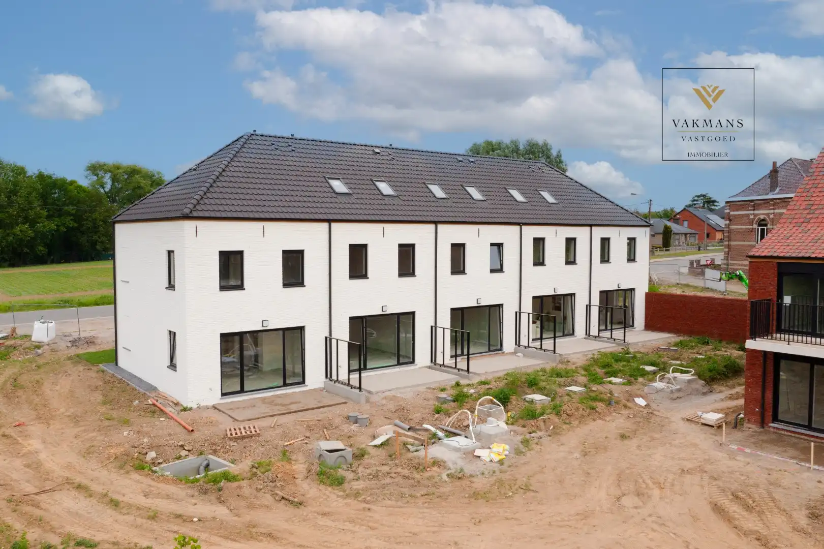 Een landelijke nieuwbouwwoning met zichten op de heuvels foto 3