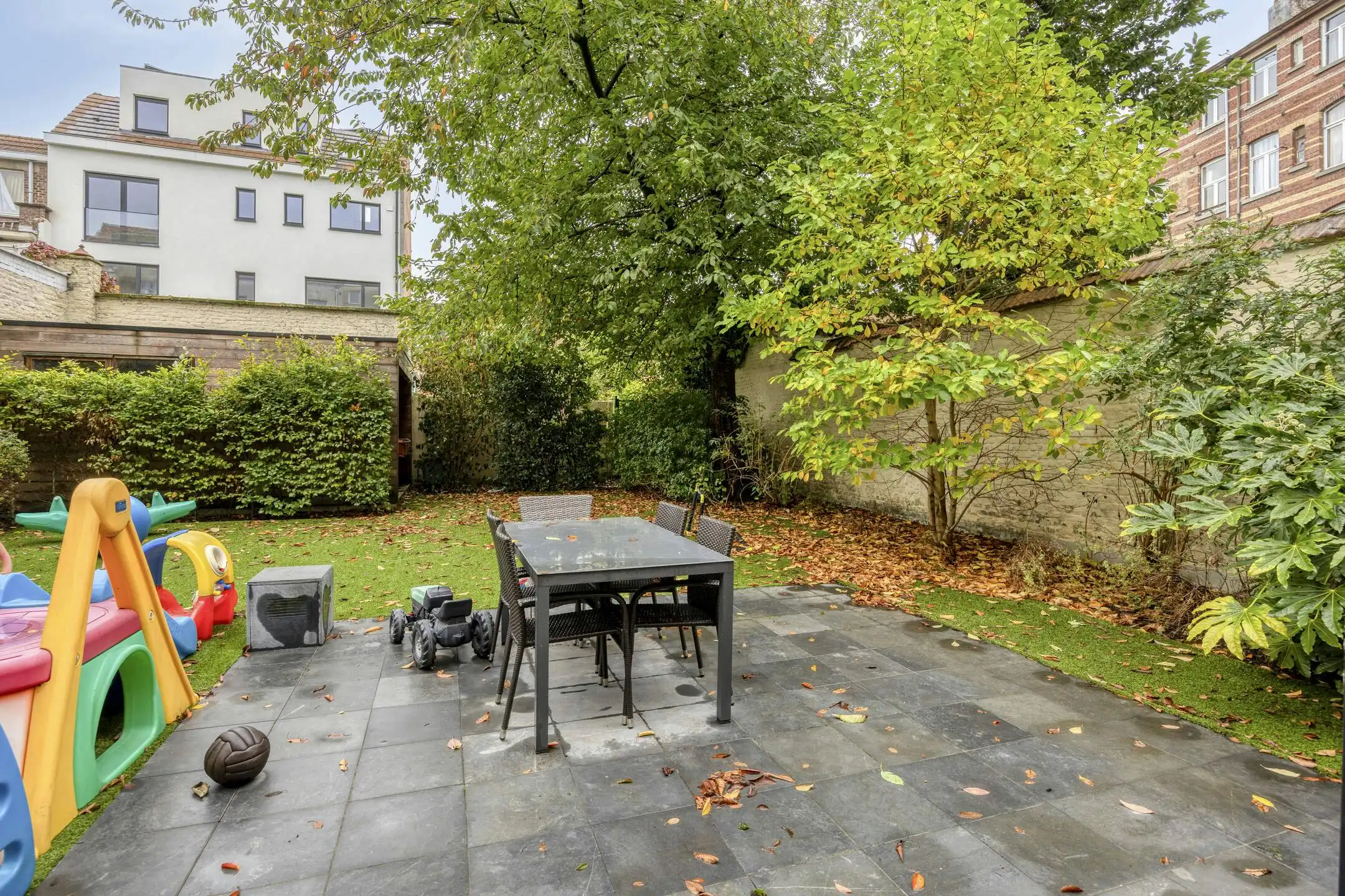 Op te frissen herenhuis met 7 slaapkamers en stadstuin. foto 23