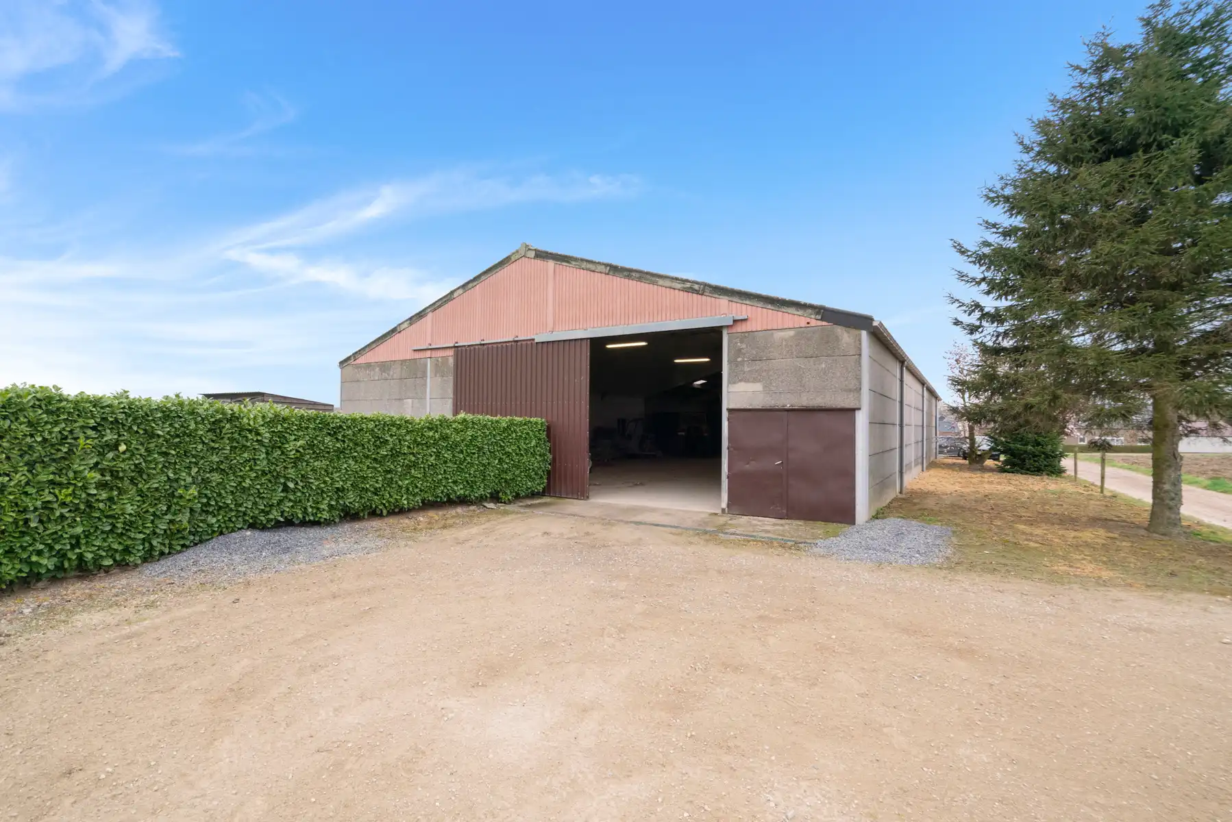 Ruime Loods (484m²) met Weide (3700m²) in Smetlede foto 7