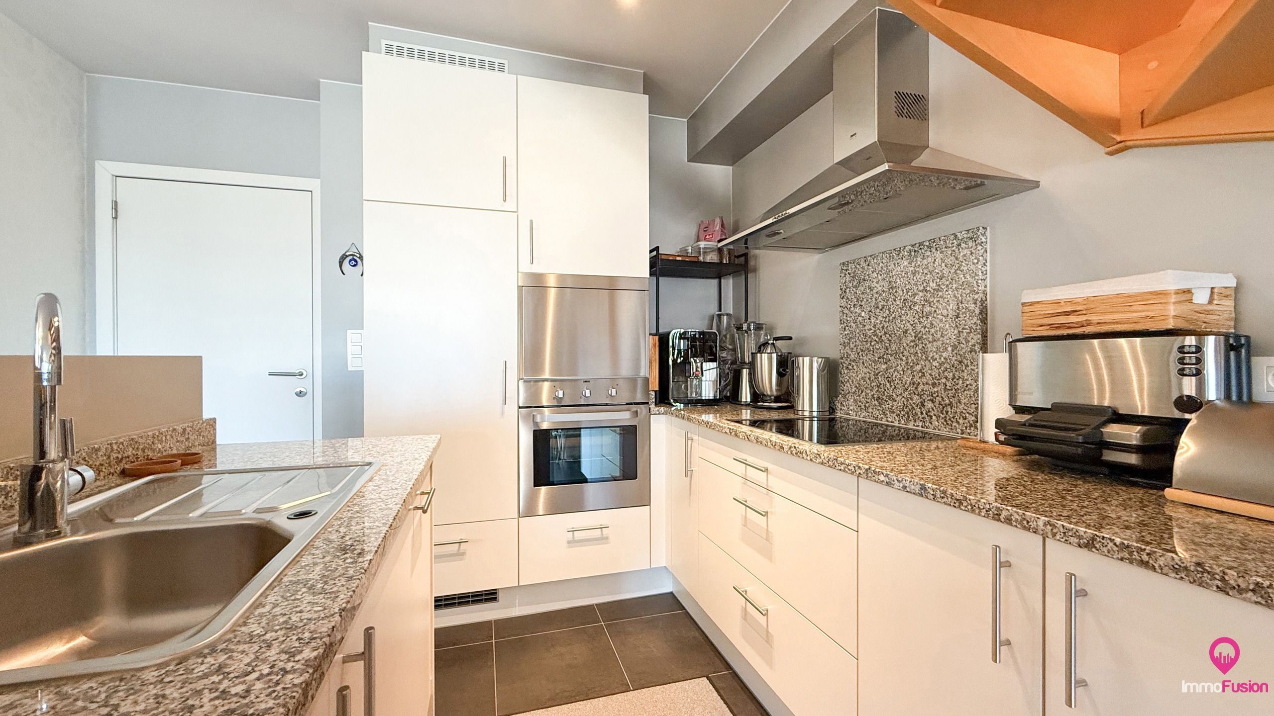 Instapklaar duplex appartement met 3 slaapkamers en terras! foto 11