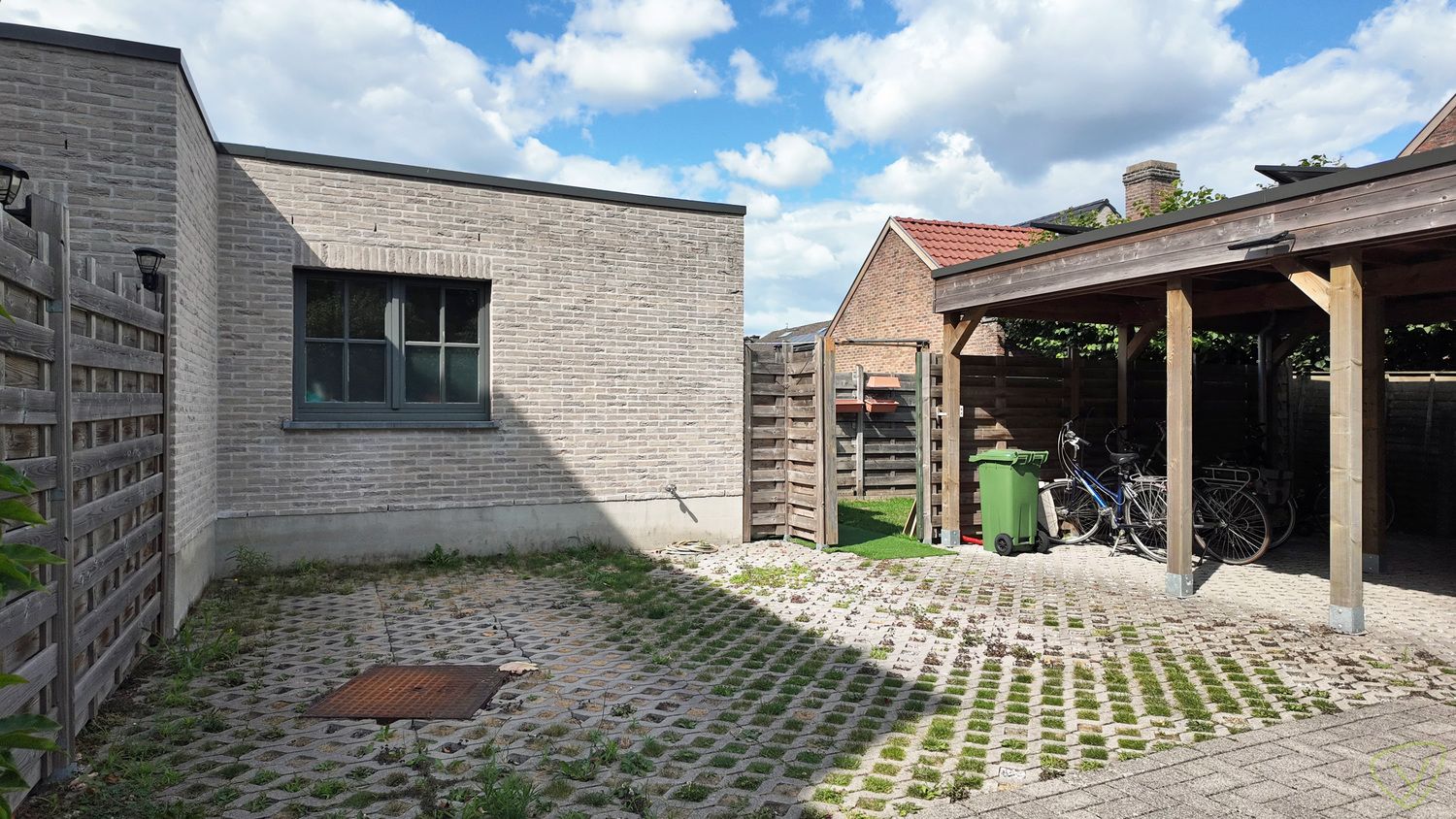 Ruim gelijkvloersappartement in een recente residentie in normandische stijl! foto 13