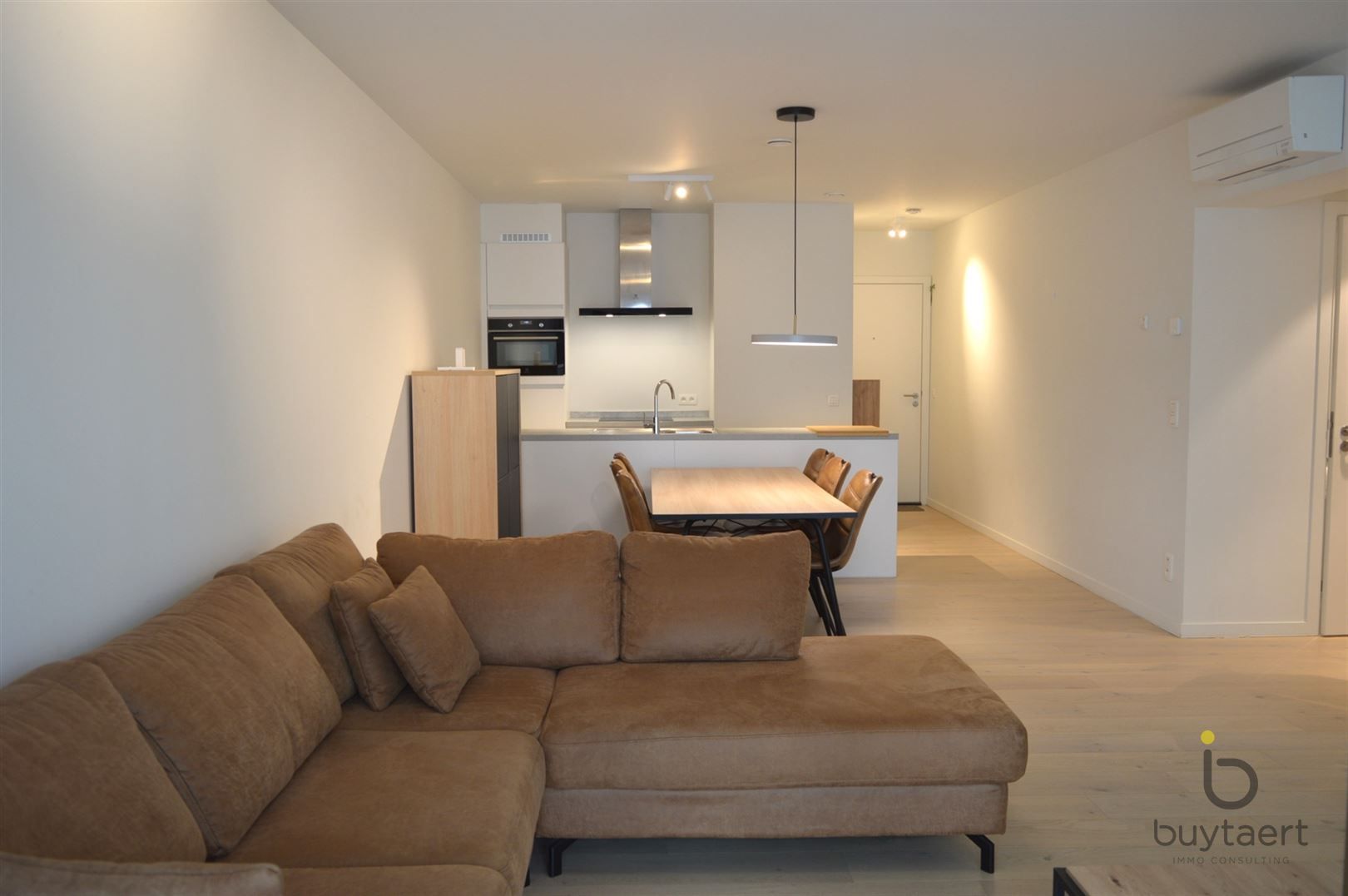 Gemeubeld één slaapkamer appartement! foto 3