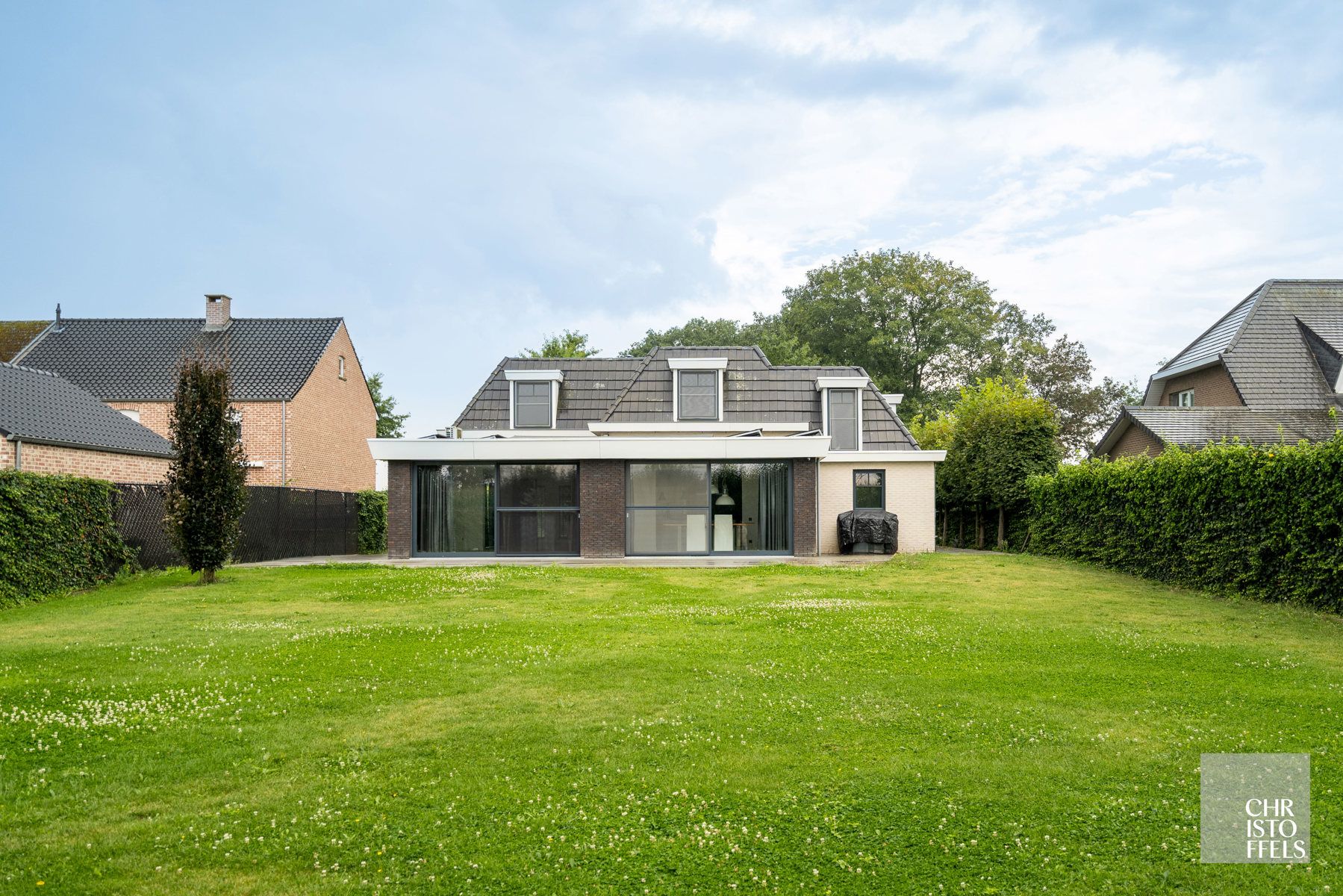 Energiezuinige, tijdloze villa van 357m2 op perceel 1.238m2 foto 22