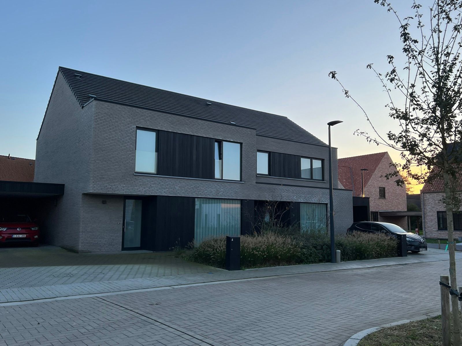 Energieneutrale  nieuwbouwwoning met alle hedendaagse comfort. foto {{pictureIndex}}