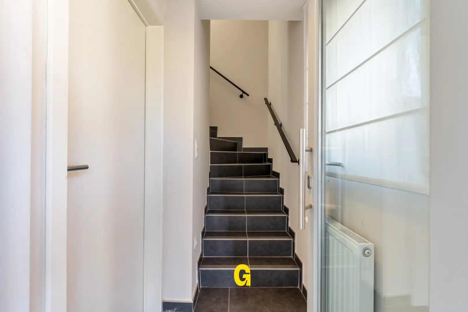 Hedendaagse woning in halfopen bebouwing met 3 slaapkamers, inpandige garage en tuin op 7a 48ca - EPC label A foto 4