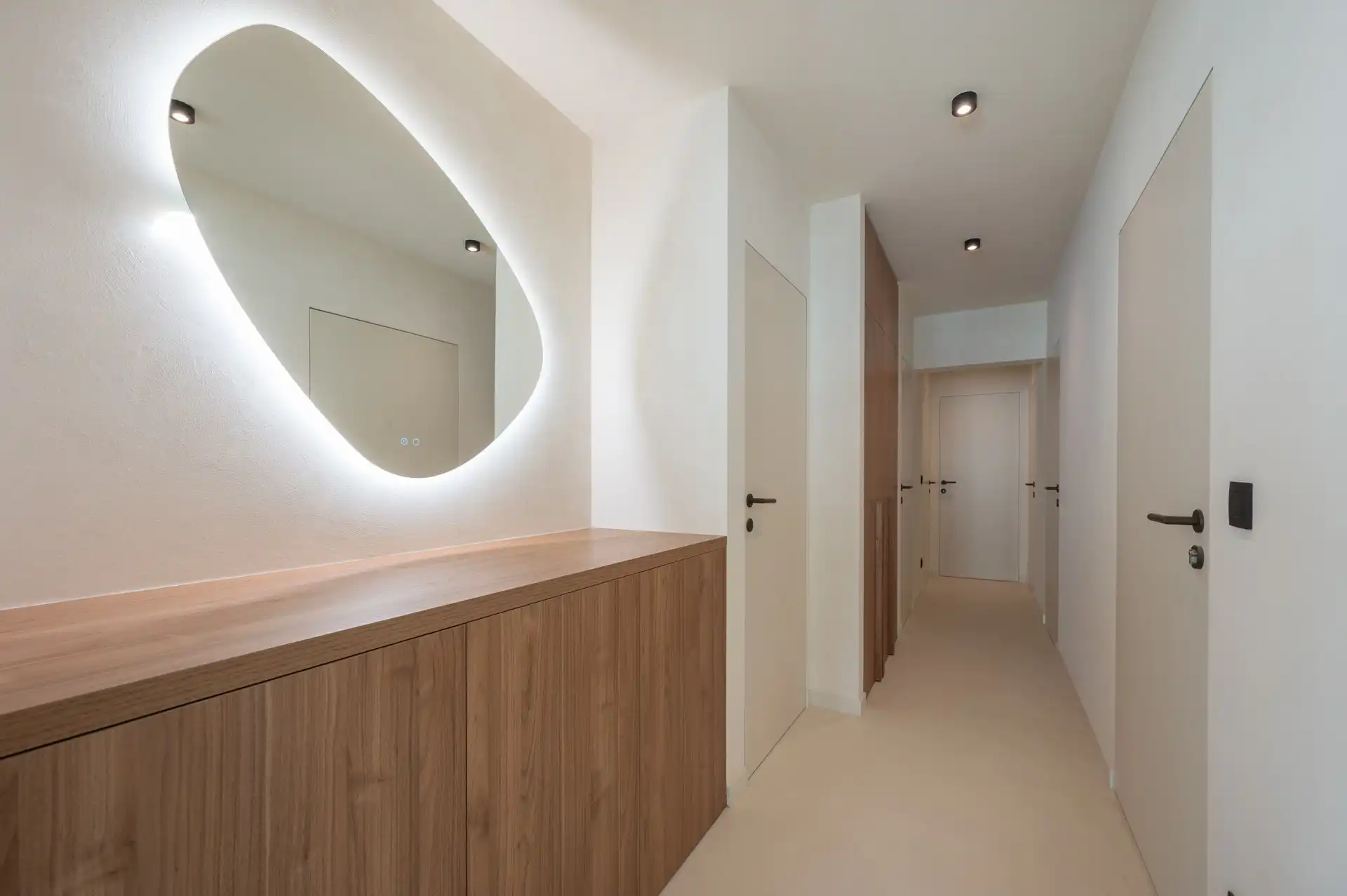Volledig vernieuwde opbrengsteigendom met drie appartementen en verhuurd handelsgelijkvloers foto 15