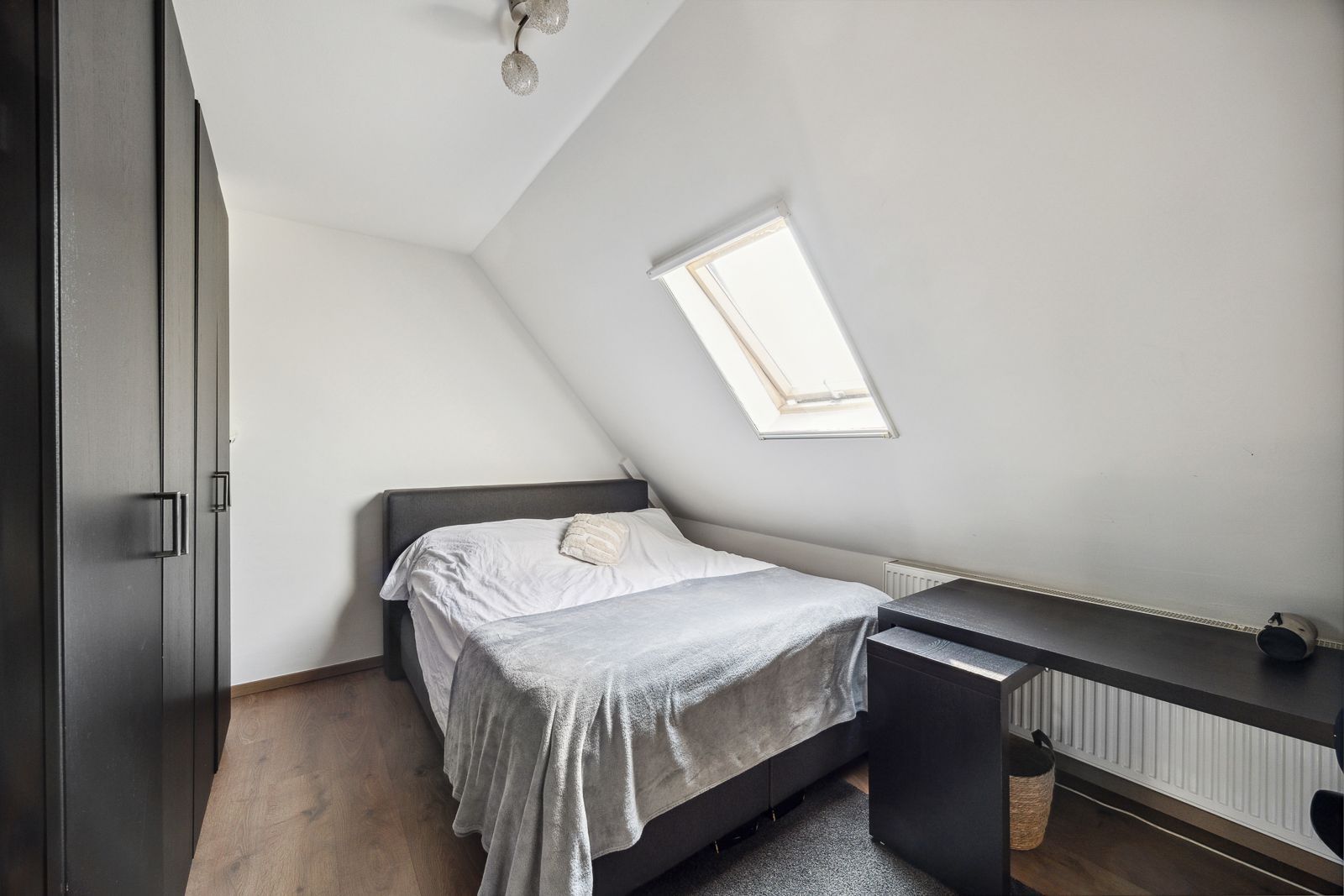 Instapklare duplex met commerciële ruimte op goede locatie te Brasschaat! foto 9