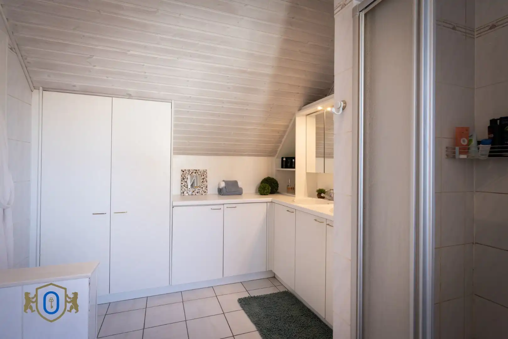 Landhuis met meerdere bijgebouwen foto 19