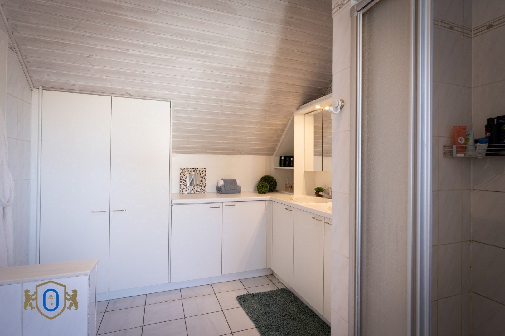 Landhuis met meerdere bijgebouwen foto 19