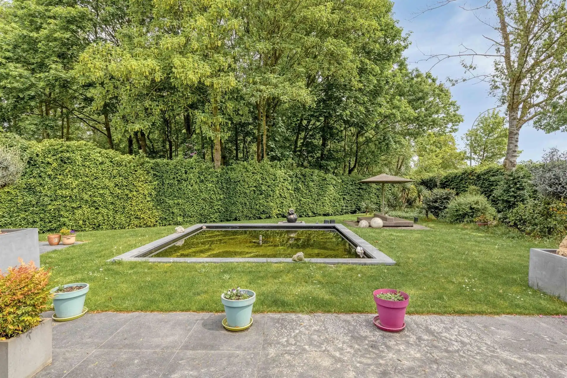 Open bebouwing met 5 (mog. 7) slaapkamers, tuin en garage foto 24