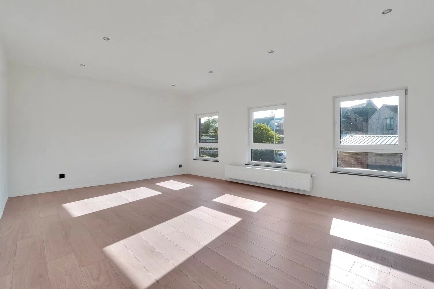 Gerenoveerde woning met vier slaapkamers en inpandige garage foto 11