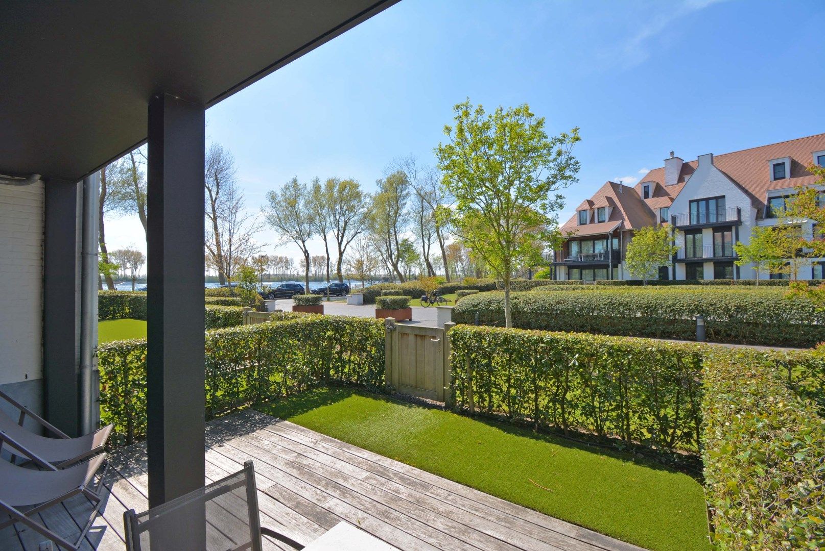 Recent en zonnig tuinappartement aan meer Duinenwater foto 22