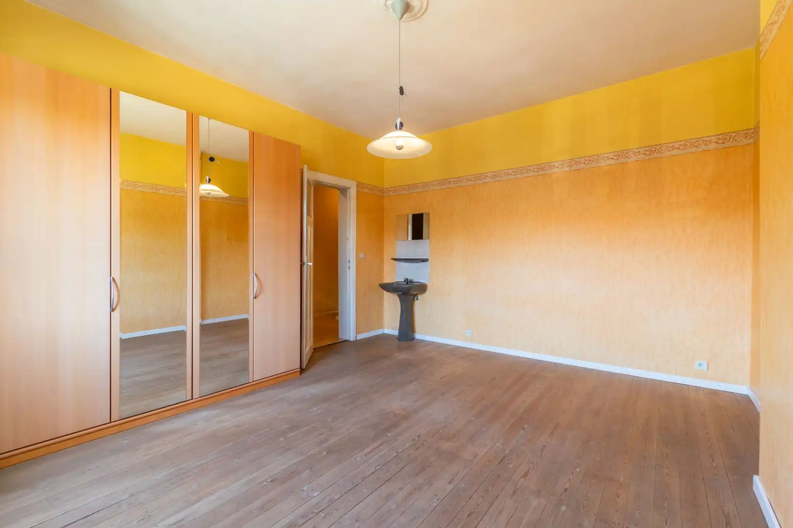 Een karaktervolle, te moderniseren woning te Halle!  foto 12