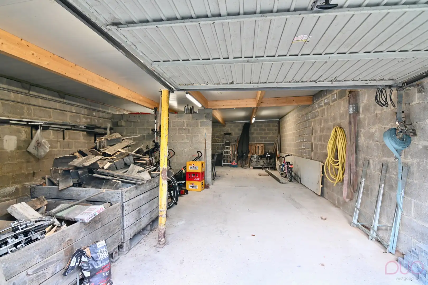 Rustig gelegen gezinswoning met vier slaapkamers en dubbele garage foto 24