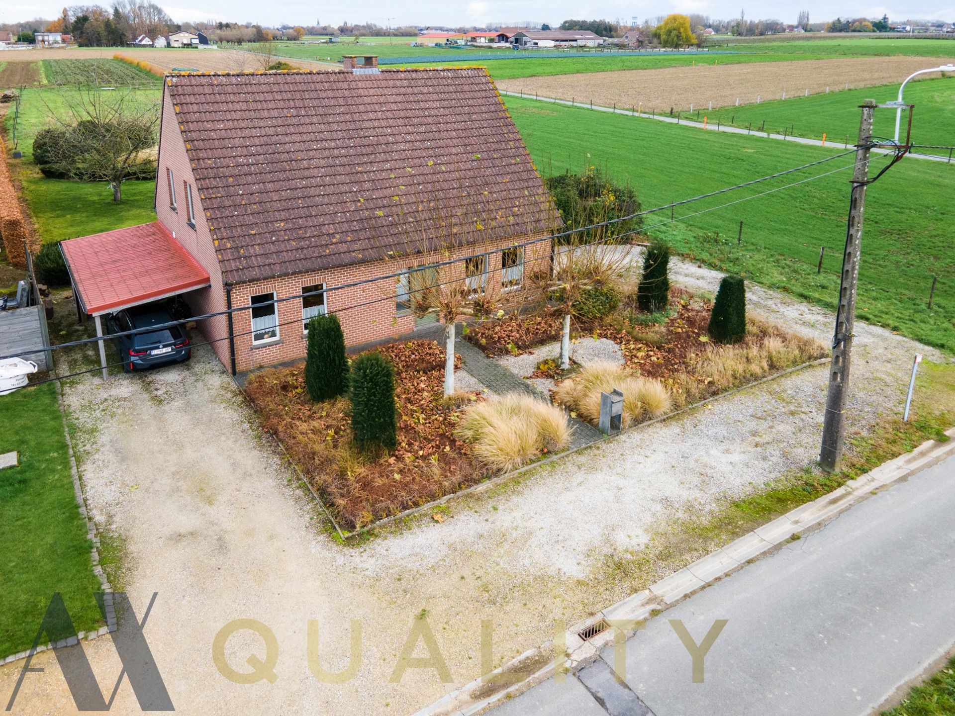 Rustig en landelijk gelegen villa met weiland op 30 are 94 ca foto 2