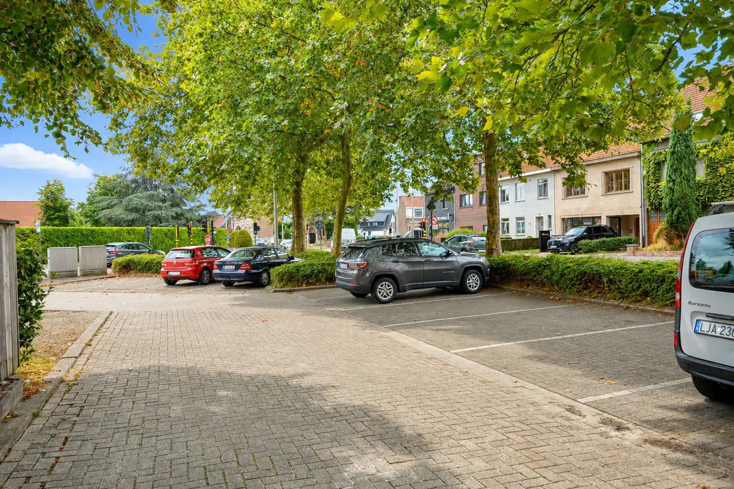 TE MODERNISEREN APP. MET 2 SLK, PARKING EN TERRAS. foto 11
