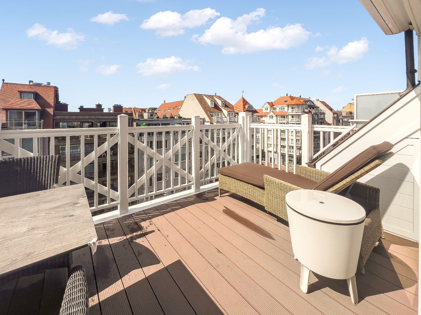 Ruim duplexappartement op de Lippenslaan in centrum Knokke.  foto {{pictureIndex}}