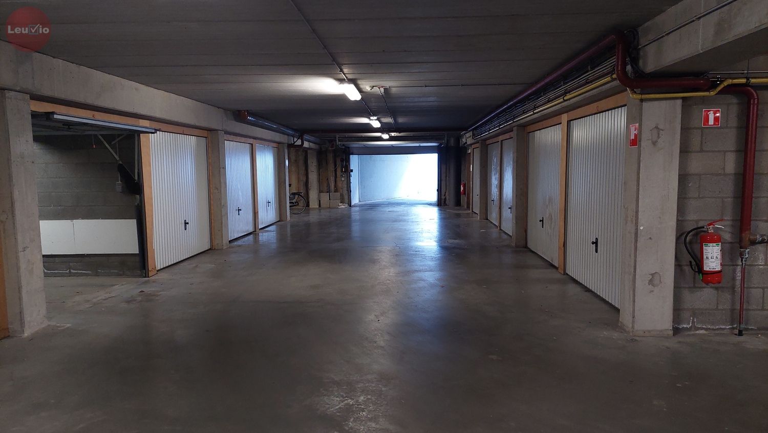 Afgesloten garagebox in ondergrondse parking foto 17