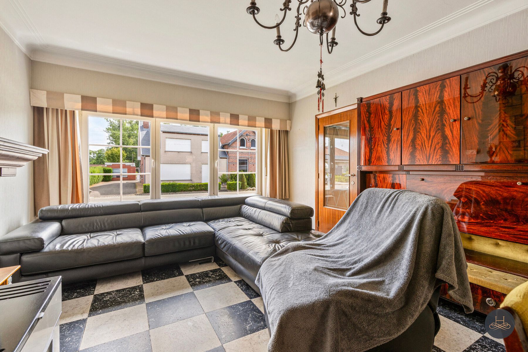 Te renoveren ruime woning met grote tuin en terras foto 4