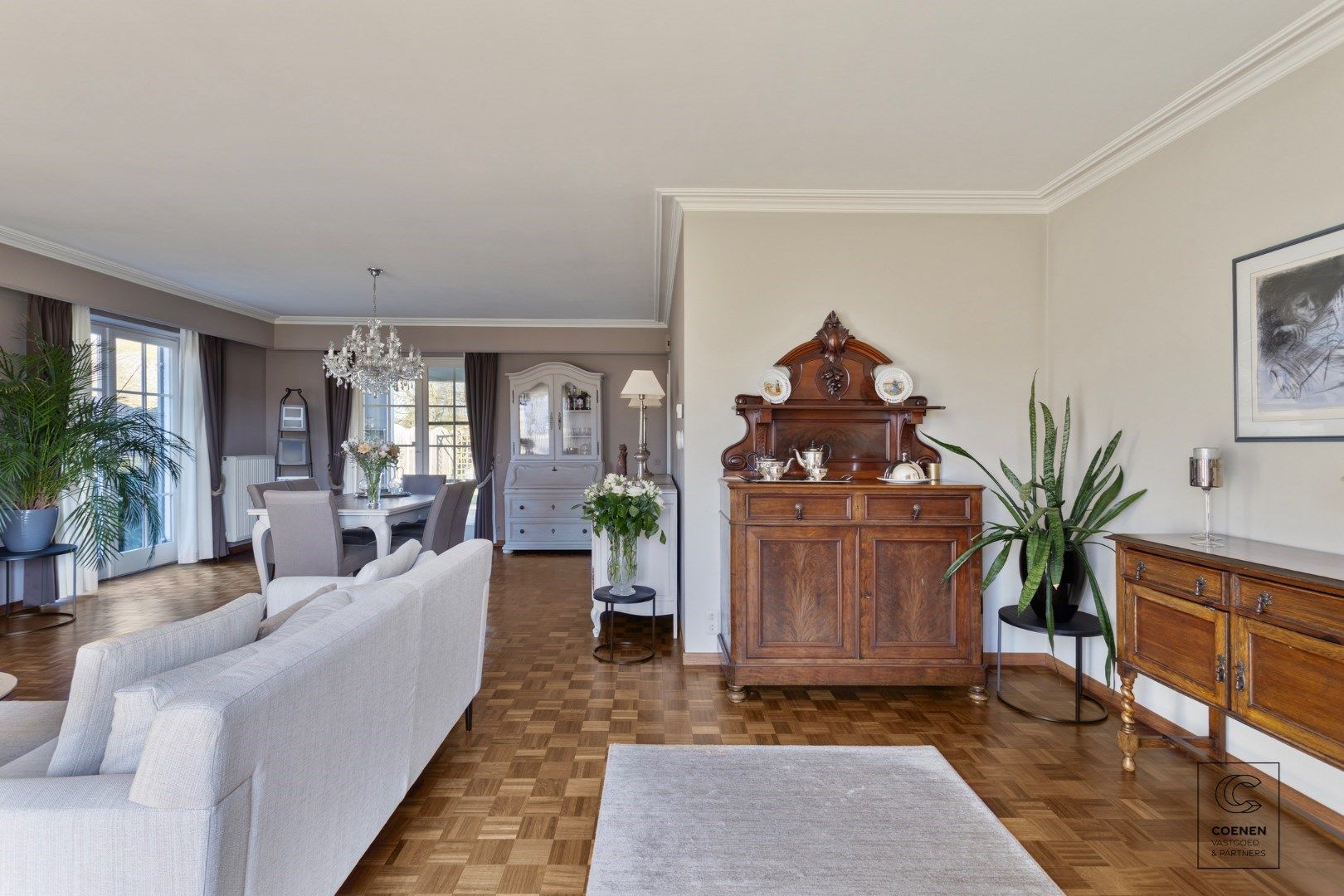 Instapklare villa met 4 slpk's en prachtige tuin op een perceel van 1125 m² te Lier. foto 4