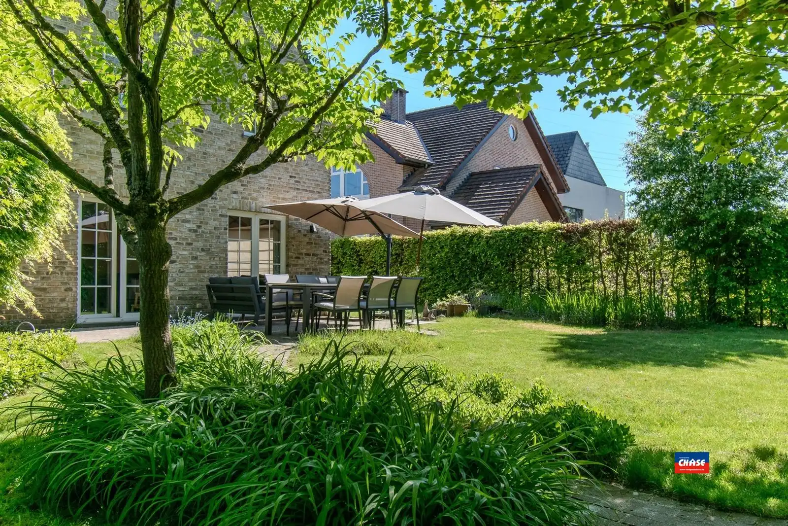 Villa met prachtige tuin in een doodlopende straat foto 4