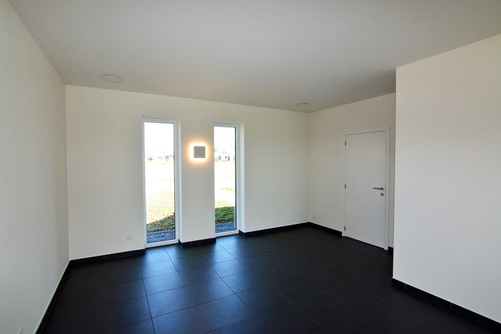 Halfvrijstaande nieuwbouwwoning met 3 slpks en dressing op perceel van 4a 88ca. foto 4