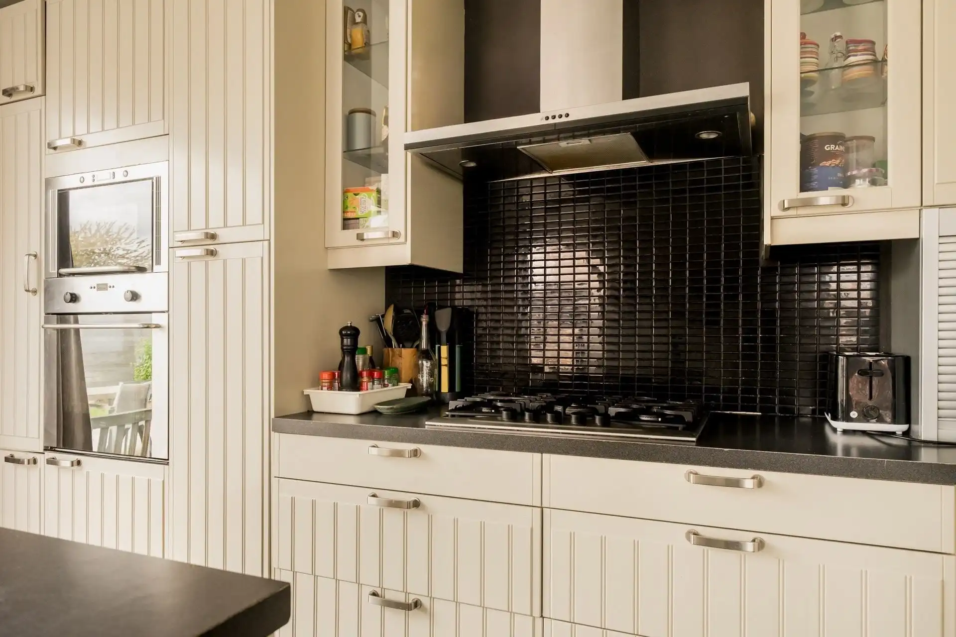 Ruime gezinswoning met karakter en prachtige tuin! foto 11