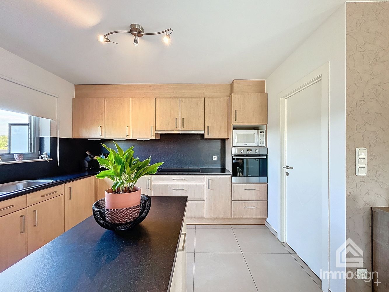 Instapklaar duplexappartement met 2 slaapkamers, heerlijk terras en een autostaanplaats foto 10