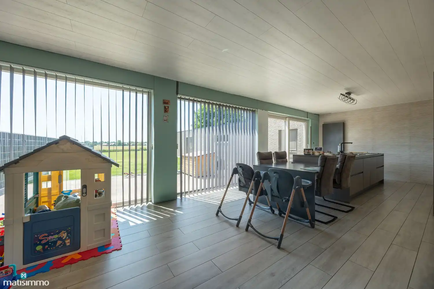 GROTENDEELS GERENOVEERDE EN ENERGIEZUINIGE GEZINSWONING MET ZUIDGERICHTE TUIN VAN 832M² EN GARAGE VAN 73 M² foto 7